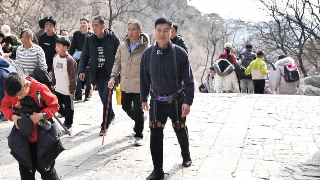 Muntele Tai din China introduce exoschelete pentru turiști