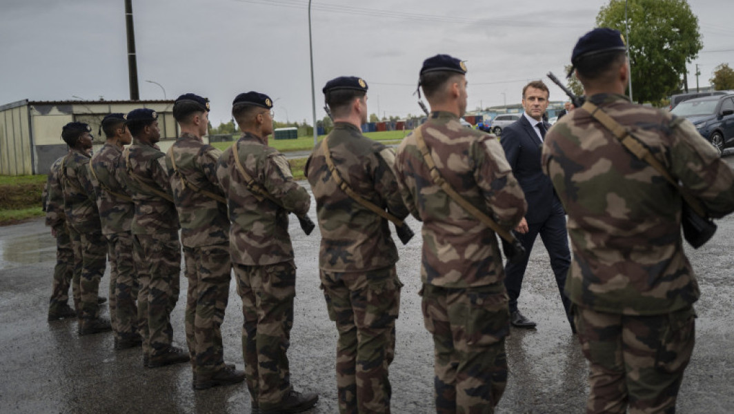 Macron anunță că Franta nu va trimite trupe terestre în Ucraina