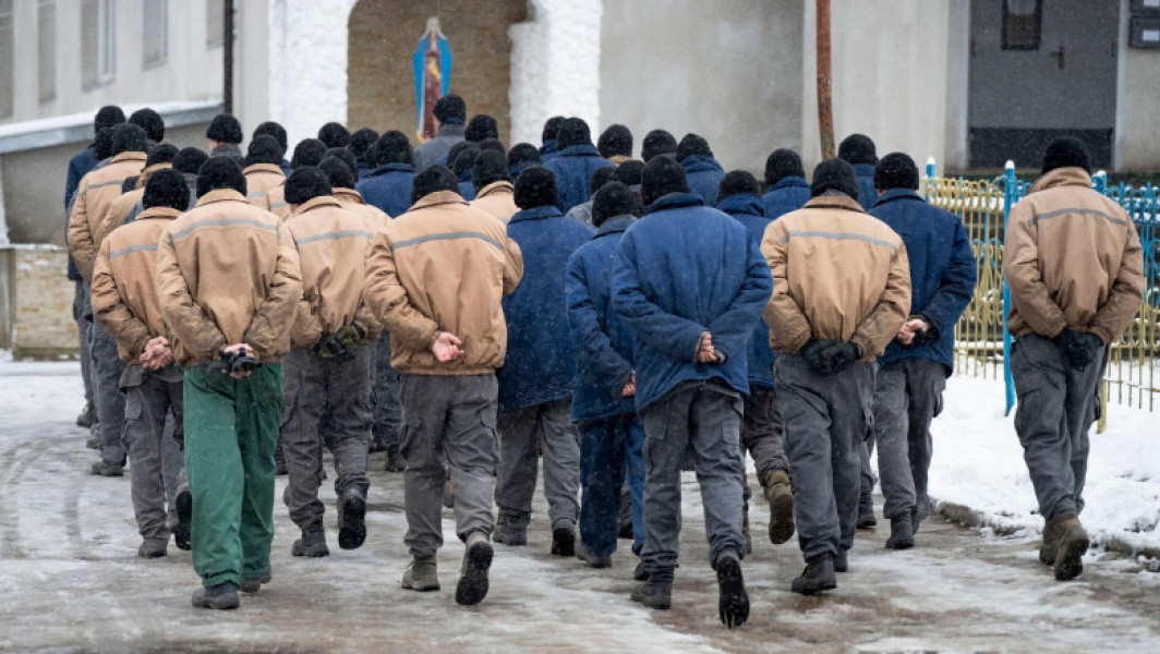 Peste 100 de oficiali ruși trimiși pe front pentru a scăpa de urmărirea penală