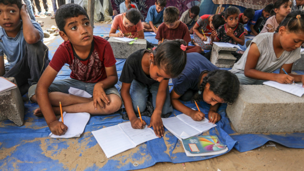 Copii din Fâșia Gaza revin la școală după o perioadă îndelungată de conflict