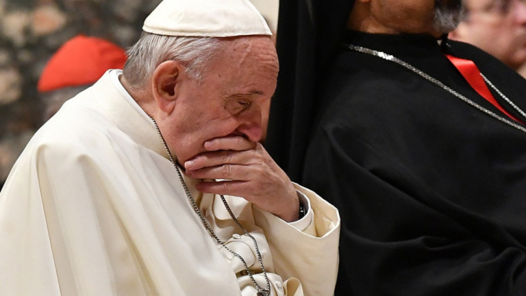 Starea de sănătate a papei Francisc rămâne critică, dar stabilă
