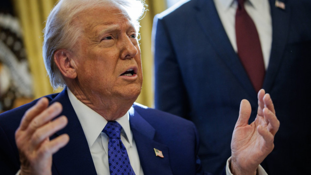 Vânătaie pe mâna lui Donald Trump stârnește speculații