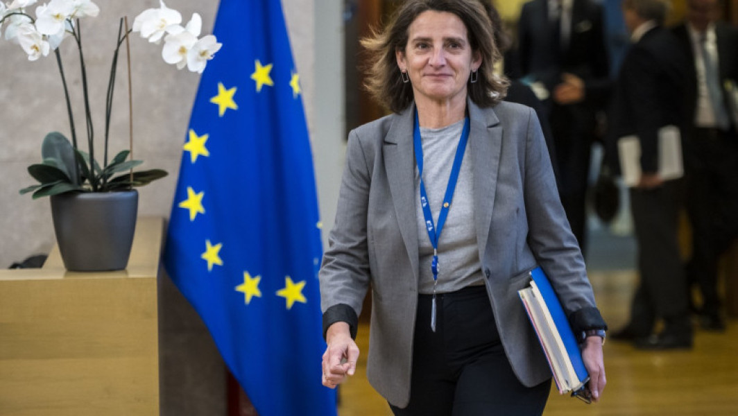 Comisia Europeană propune măsuri pentru reducerea emisiilor în industria consumatoare de energie