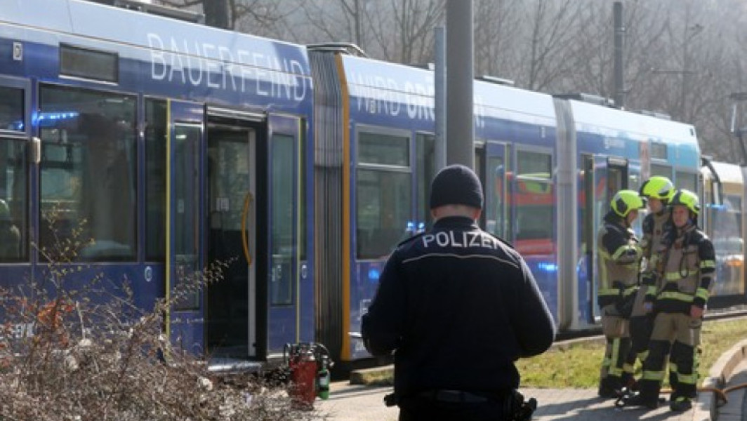 Atac cu foc într-un tramvai din estul Germaniei