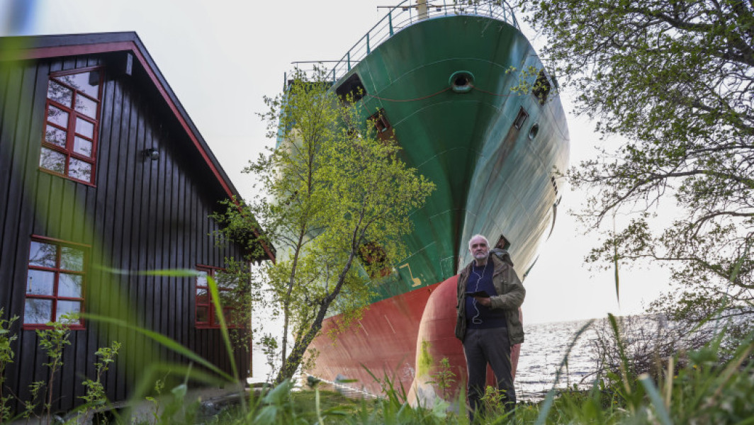Nava cargo a esuat în fața unei case din Norvegia
