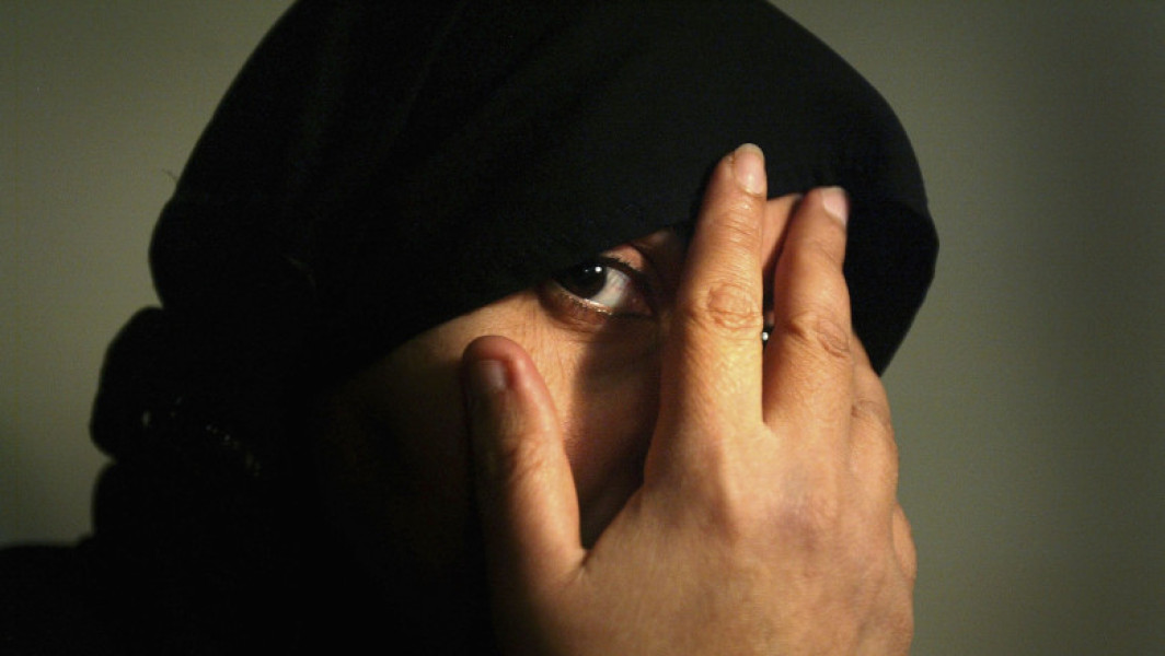 Iranul suspendă aplicarea legii privind hijabul