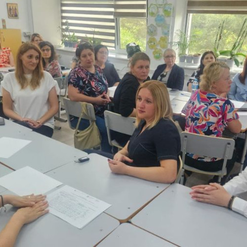 Proiectul "Copiii noștri" a avansat în județul Bacau, concentrându-se pe incluziunea copiilor cu cerințe educaționale speciale. Potrivit ziaruldBacau.ro, inițiativa este coordonată de Inspectoratul Școlar Județean Bacau, Centrul Județean de Resurse și Asistență Educațională și Casa Corpului Didactic, și are ca scop sprijinirea elevilor vulnerabili în școli. În acest context, cadrele didactice au fost familiarizate cu diversele categorii de tulburări și deficiențe. De asemenea, s-au elaborat scenarii de activități pentru clase incluzive și s-au pregătit intervenții pentru reacțiile delicate ale copiilor atipici.