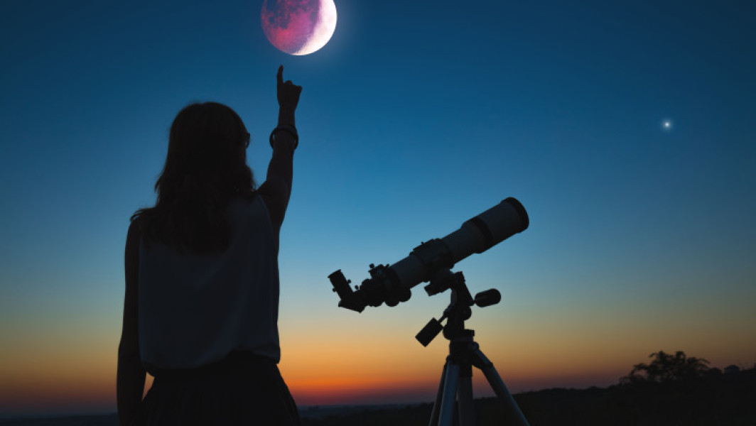 Eclipsă totală de lună vizibilă în România pe 7 septembrie 2025, cu lună sângerie