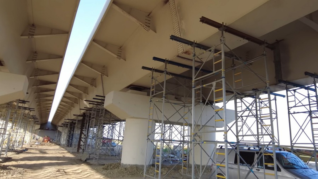 Aproape 30 km din Autostrada A7 sunt gata, dar nu pot fi dați în circulație. Cum a greșit constructorul din Bulgaria sudurile la poduri