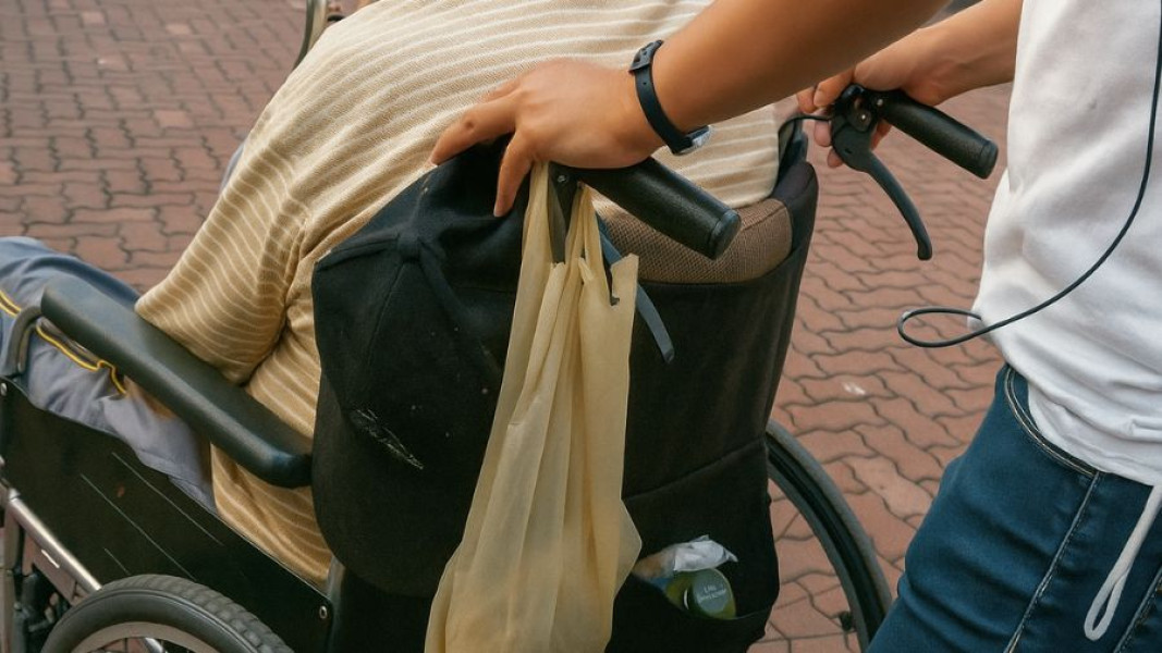 Însoțitorii persoanelor cu handicap grav din Bacău vor primi diferențele de drepturi până la finalul lunii septembrie